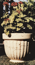 vaso in pietra per giardino
